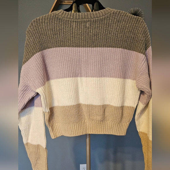 HOLLISTER MULTI COLOR SWEATER- SIZE SMALL - Picture 2 of 4